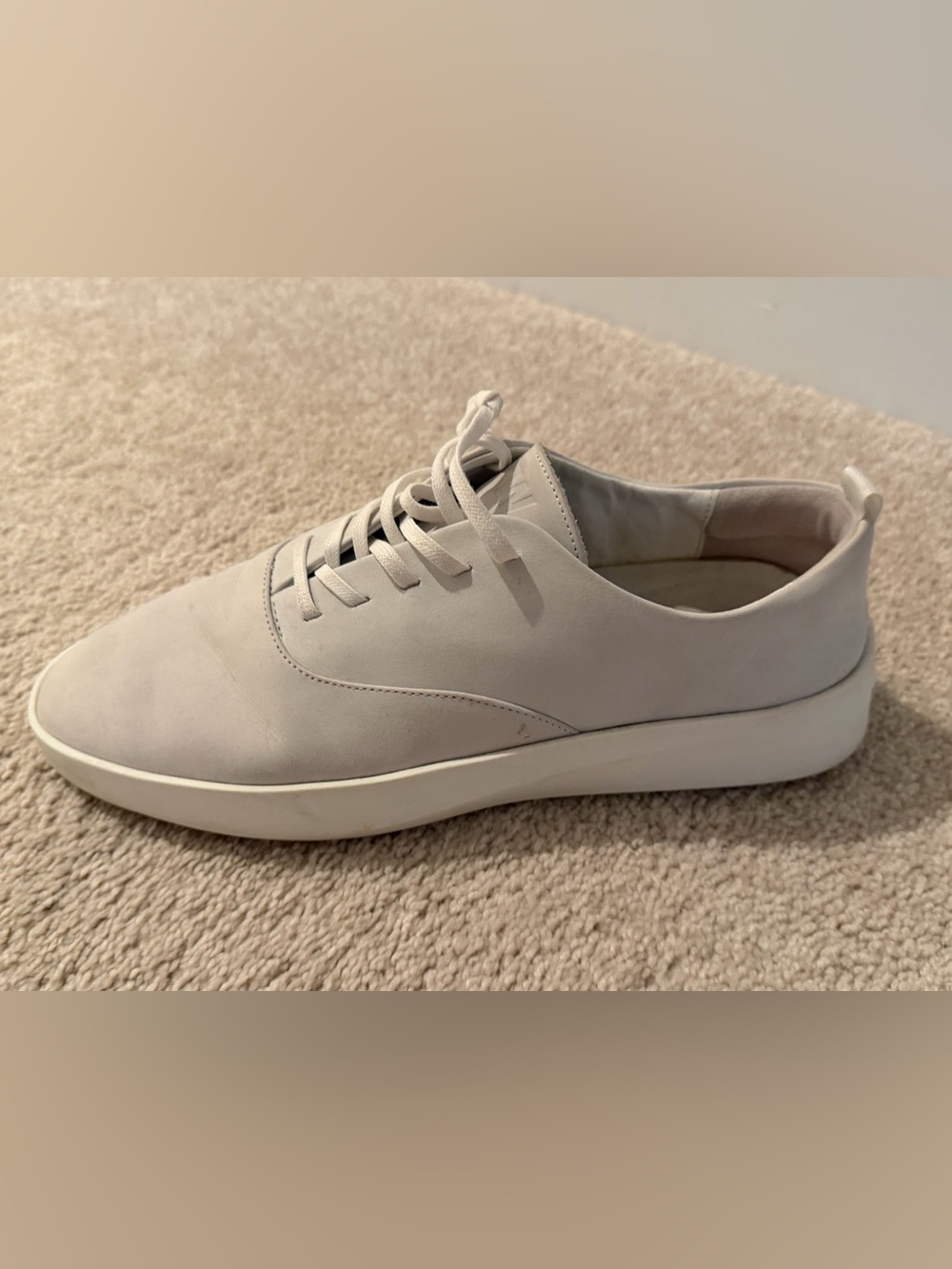 Men's Minimal Everyday Lace-Up Sneaker in Light Grey